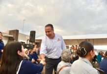 Cumple Toño Astiazarán con entrega de paneles solares del programa Sello H en viviendas de interés social