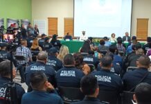Javier Lamarque hace entrega de grados a policías municipales