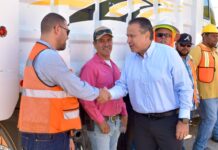 Da Toño Astiazarán banderazo a construcción de vivienda económica con paneles solares