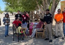Entregan agua y suero oral en Hermosillo