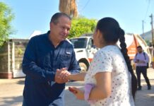 Lleva Toño Astiazarán jornada de apoyos a familias de La Caridad