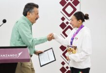 Reconoce Javier Lamarque a la atleta Ana Carolina Herrera por obtener Medalla de Oro