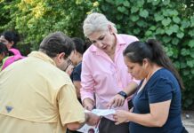 Gobierno de Cajeme acerca apoyos y programas a familias de Las Areneras