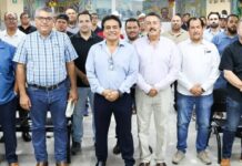 ENTREGAN JAVIER LAMARQUE Y DELEGADO DE LA SICT PERMISOS A TRANSPORTISTAS DE CARGA Y PASAJE