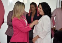 “Sigamos haciendo ruido contra el cáncer de mama”: Gaxiola de Elías en imposición de lazo rosa