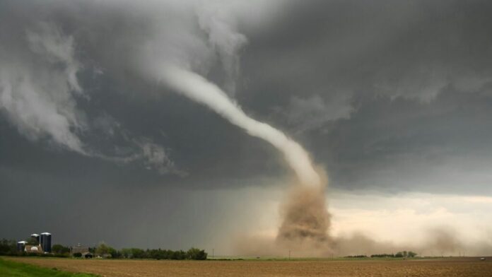 alertan-por-posible-formacion-de-tornados-en-chihuahua-coahuila-y-nuevo-leon-1024x576