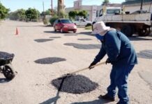 CONTINÚA PROGRAMA DE BACHEO EN DIVERSAS ZONAS DEL MUNICIPIO