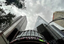 Peso abre con apreciación; cotiza en 18.41 por dólar