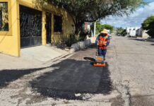 Avanza bacheo en distintos sectores de Hermosillo este jueves