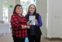 Entrega alcaldesa Karla Córdova González la cartilla de los derechos de las mujeres