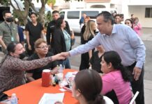 Acerca Toño Astiazarán servicios de «Miércoles en tu colonia» a familias de Villa Bonita