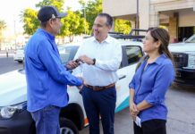 Equipa Toño Astiazarán con vehículos operativos a la Agencia de Energía y Cambio Climático para beneficio de familias hermosillenses
