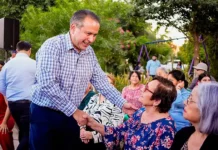 Lleva Toño Astiazarán servicios a familias en la colonia Fovissste