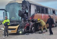 Fuerte choque entre autobús y tráiler en carretera a Caborca deja cuatro muertos y 25 lesionados