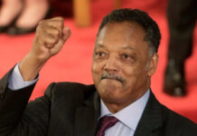 Murió Jesse Jackson, defensor de los derechos civiles en EU