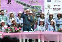 ENCABEZA JAVIER LAMARQUE ARRANQUE DE LA 16 EDICIÓN DE LA CABALGATA CON AROMA DE MUJER