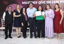 Reconocen legado de mujeres en el servicio público