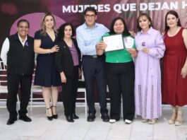 Reconocen legado de mujeres en el servicio público
