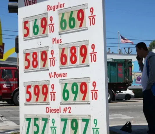 A la alza precio de gasolina en Estados Unidos por guerra con Irán