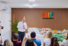 Ayudan Toño Astiazarán y Patty Ruibal a instituciones altruistas con paquetes alimenticios donados en Semana Santa