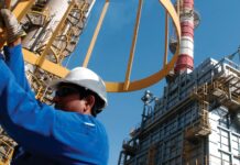 Sale de OPEP Emiratos Árabes Unidos en plena crisis por Ormuz cerrado