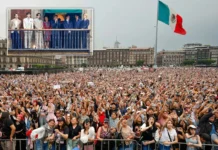 Furor por la banda coreana BTS; llegan miles de Army’s al Zócalo