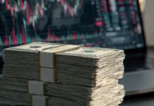 Este es el precio del dólar HOY lunes 4 de mayo de 2026 Conoce el precio del dólar hoy en ventanillas de bancos en México para este lunes 4 de mayo Este es el precio del dólar hoy. Este es el precio del dólar hoy. Foto: La Razón (con Meta IA)