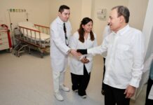 Gobernador Durazo impulsa capacitación a médicos con mil becas para fortalecer atención a la salud