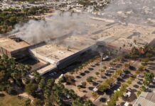 Reportan que suman 8 muertos por incendio en centro comercial de Los Mochis, Sinaloa