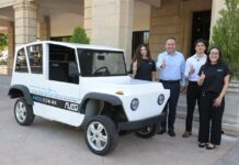 Reconoce Toño Astiazarán a jóvenes creadores de vehículo eléctrico AVIDO