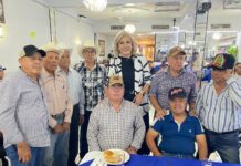 RECONOCE CLAUDIA SANTACRUZ A PADRES JUBILADOS Y PENSIONADOS DEL AYUNTAMIENTO DE CAJEME