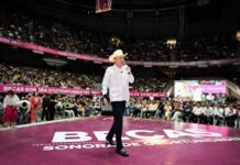 Gobernador Durazo respalda el futuro de los jóvenes con más de 18 mil becas entregadas en Hermosillo