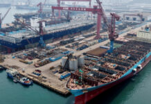 Las ganancias industriales de China mantienen el impulso, pero la economía sigue mostrando fisuras