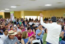 Javier Lamarque conquista a jóvenes y mujeres en un emotivo encuentro en Caborca