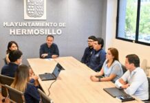 Apoya Toño Astiazarán a estudiantes que construyen prototipo de vehículo todoterreno a control remoto