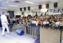 Nogales arropa a Javier Lamarque con el grito de “¡Un fundador para coordinador!”