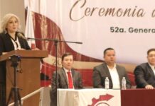 ENTREGA ALCALDESA CLAUDIA SANTACRUZ DIPLOMAS DE TERMINACIÓN A ESTUDIANTES DEL CBTIS 37
