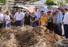 Supervisa Toño Astiazarán pavimentación de calle en la colonia Lomas de Madrid