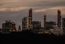 Dos Bocas se ‘apaga’: Refinación de petróleo cae 23% en junio tras meses de incidentes