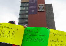 Aspirantes aceptados de la UNAM protestan nuevamente, pero asisten pocos; entregan pliego petitorio