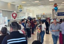 Continúan largas filas por cancelación de líneas telefónicas no registradas