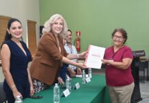 ENTREGA PRESIDENTA MUNICIPAL TÍTULOS DE PROPIEDAD Y TESTAMENTOS PÚBLICOS A 93 FAMILIAS DE VARIAS COLONIAS Y COMUNIDADES