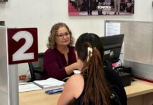 *Gobernador Durazo apoya con becas a estudiantes con discapacidad auditiva*