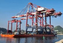 Ya navegan rumbo a Guaymas las dos grandes grúas portuarias