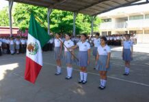 Llevan a cabo ceremonia de abanderamiento en escuela secundaria técnica 56