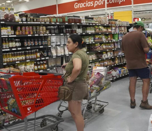 Se ralentizó consumo privado en julio; caída de bienes nacionales afectó