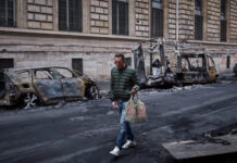 Francia anuncia toques de queda parciales tras disturbios en protestas del fin de semana