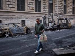 Francia anuncia toques de queda parciales tras disturbios en protestas del fin de semana