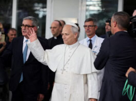 Papa León XIV recibe alta hospitalaria y sale del Policlínico Gemelli de regreso al Vaticano